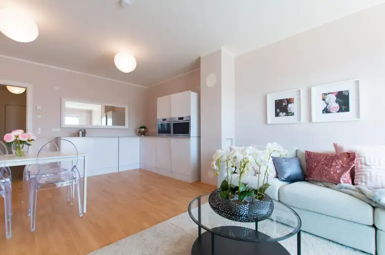 PROVISIONSFREIE 2-ZIMMER-WOHNUNG MIT HERRLICHEM BALKON UND WEITBLICK