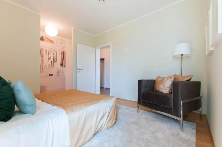 PROVISIONSFREI - 2-ZIMMER WOHNUNG MIT VIEL STAURAUM UND FEINER SÜD-LOGGIA