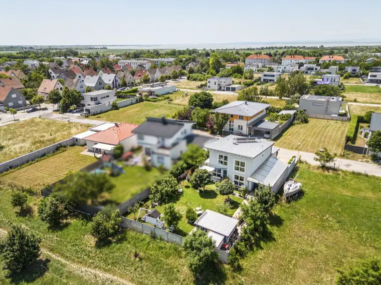 EINFAMILIENHAUS MIT GARTENOASE UND EINLIEGERWOHNUNG ZUM WOHLFÜHLEN
