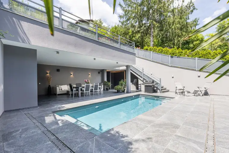 HIER WERDEN TRÄUME WIRKLICHKEIT - UNEINSICHTIGES TRAUMHAUS MIT LIFT, POOL UND WELLNESSOASE IN ABSOLUTER GRÜNRUHELAGE