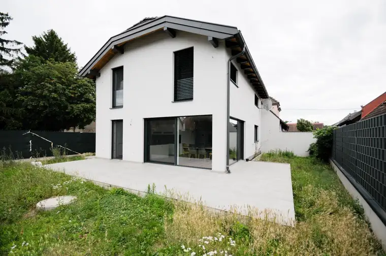Elly Wenzel, Wohnsalon Immobilien GmbH