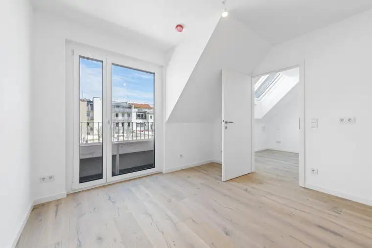 Elly Wenzel, Wohnsalon Immobilien GmbH