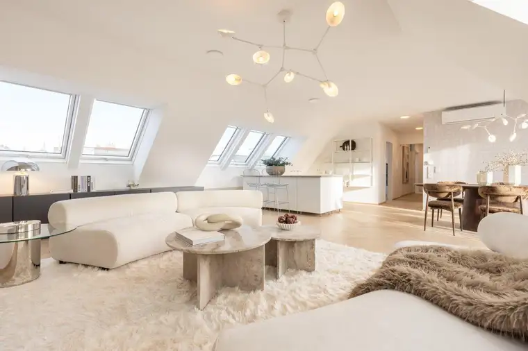 Elly Wenzel, Wohnsalon Immobilien GmbH