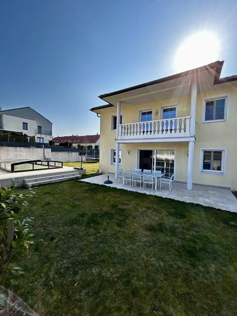 Betül Cakmak, Wohnsalon Immobilien GmbH
