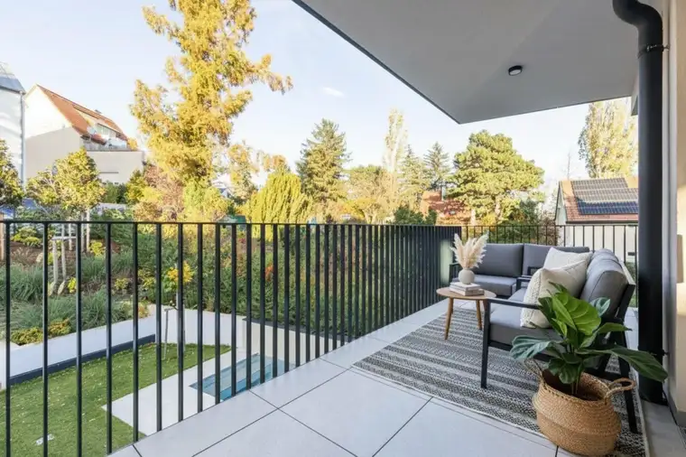 Elly Wenzel, Wohnsalon Immobilien GmbH
