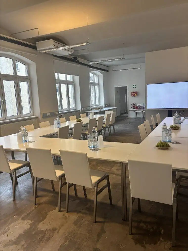 Elly Wenzel, Wohnsalon Immobilien GmbH