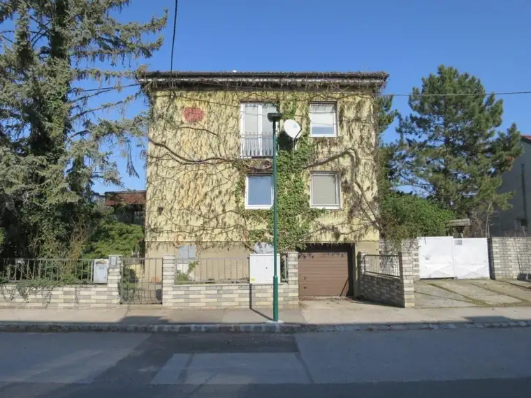 Wohnhaus im Zentrum von Dörfles mit 1.316m² Grund