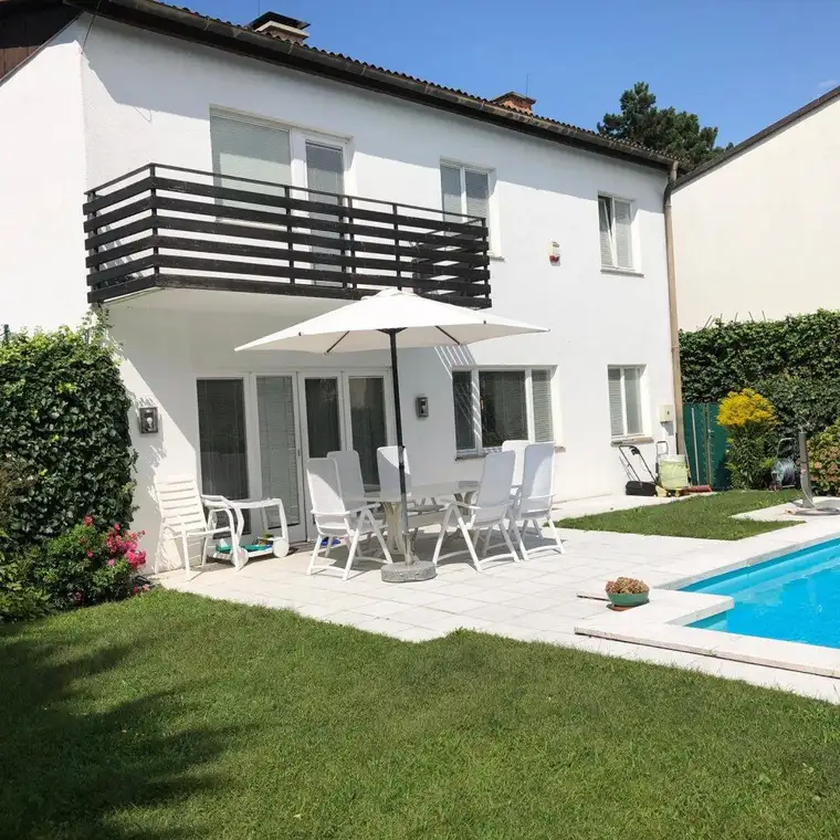 Schöne Doppelhaushälfte mit Schwimmingpool