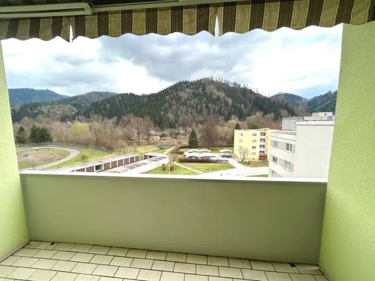 3-Zimmer-Wohnung mit Loggia im Stadtteil Hafendorf