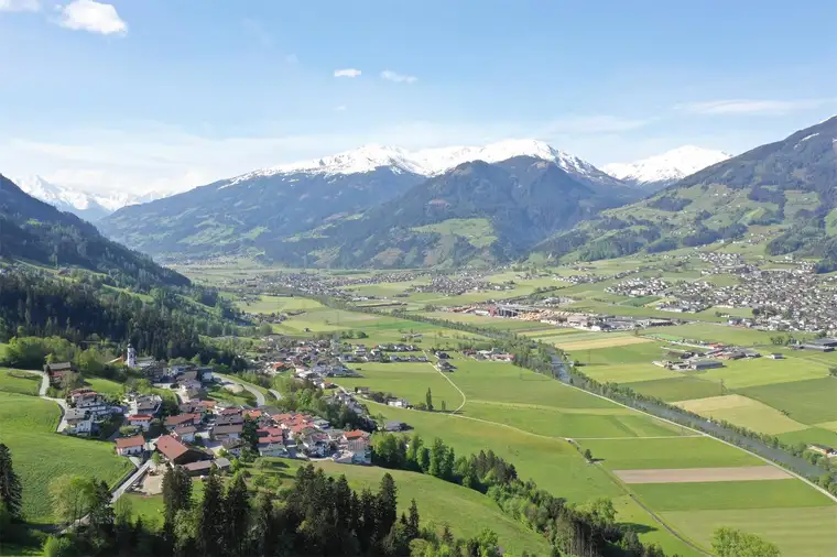 Traumhaftes Grundstück mit Panoramablick im Zillertal!