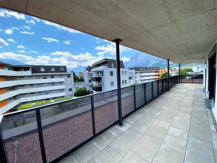 Exklusive 3-Zimmer-Wohnung auf zwei Etagen mit Sonnenterrasse!