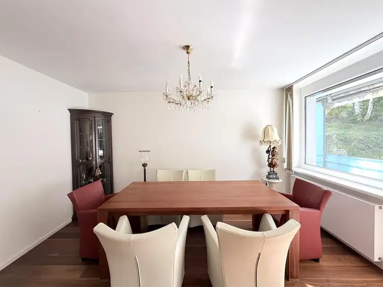 Stilvolle &amp; großzügige Wohnung mit zwei Balkonen in Völs!