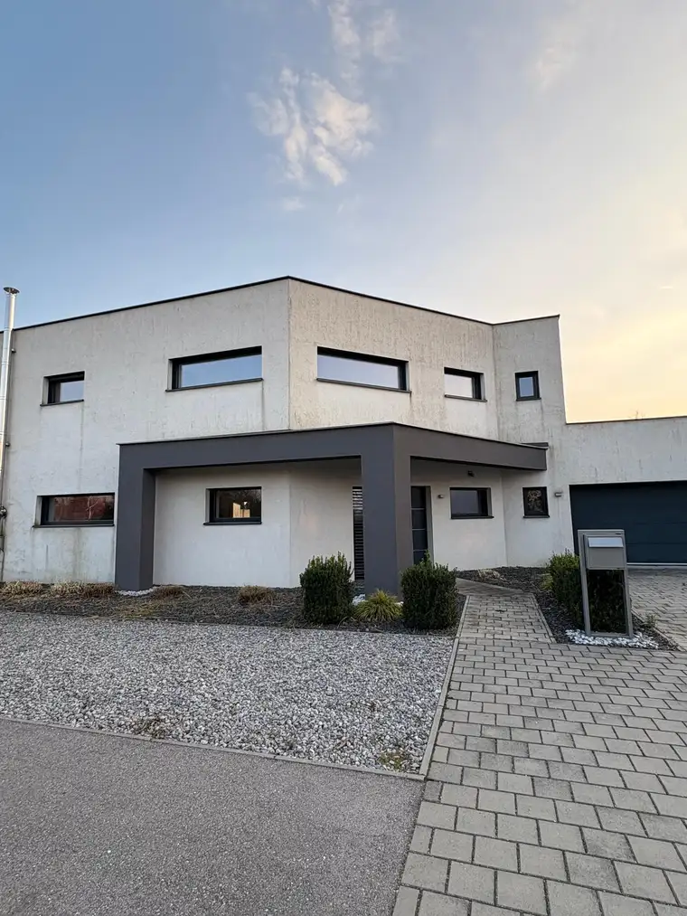 PREIS GESENKT!! Energieeffizientes Einfamilienhaus mit viel Wohnraum