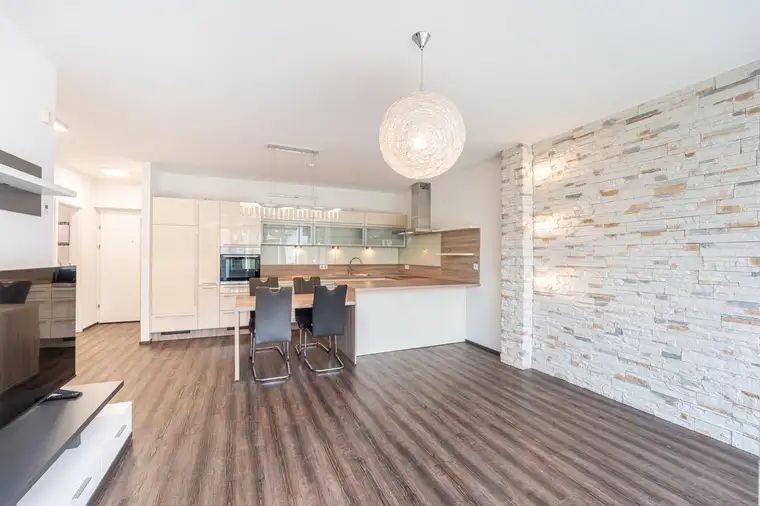 Charmante 2,5-Zimmer Wohnung inkl. Loggia und angenehmem Wohnambiente