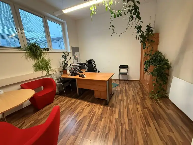 Büro-Praxis in St. Johann
