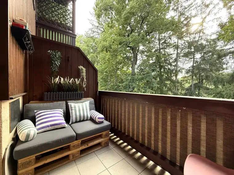 Großzügiges Wohnen im Dachgeschoss – 3-Zimmer-Wohnung mit Balkon und Blick ins Grüne