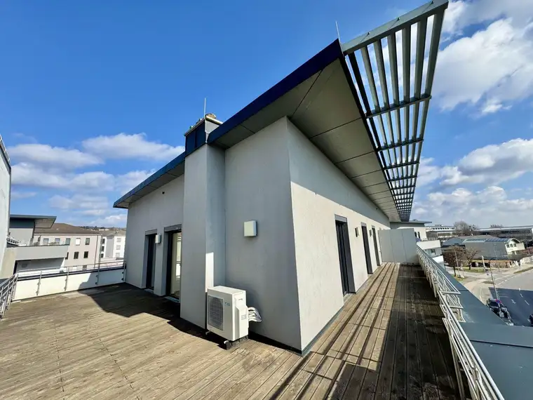 PENTHOUSE - Zentrumslage - Neuwertige 3 Zimmer - ca. 100m² WFL - ca. 70m² Terrasse - 3 Garagenplätze