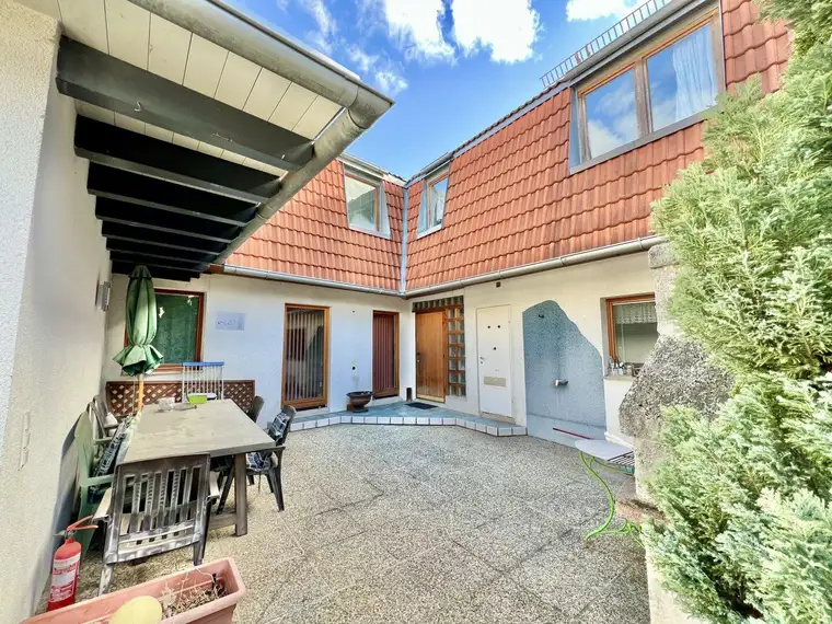 ABSOLUTE RUHELAGE - ca. 302 m² GFL - ca. 198m² NFL - 7 Zimmer - Einbauküche - Garage