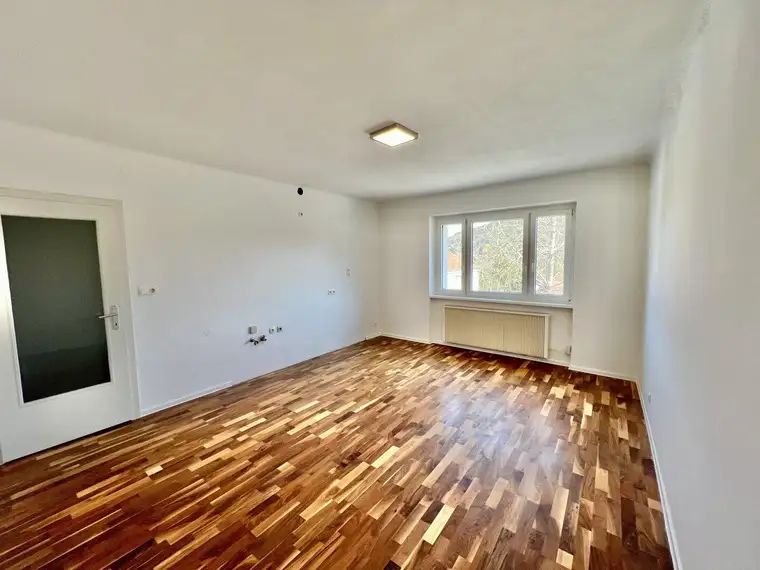 GRÜNRUHELAGE - ca. 43m² WFL - 2 Zimmer - Parkplatz - Keller