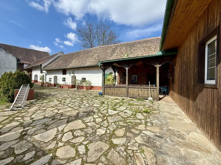 GEMÜTLICHES Haus sucht Naturliebhaber - ca. 1.388 m² Grund - 5-6 Zimmer - Terrasse - Einbauküche