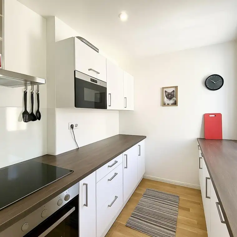 MODERNE 2-Zimmer - ca. 61m² WFL - Einbauküche - Lift - Parkplatz im Innenhof - Saniertes Haus - Gute öffentliche Anbindung