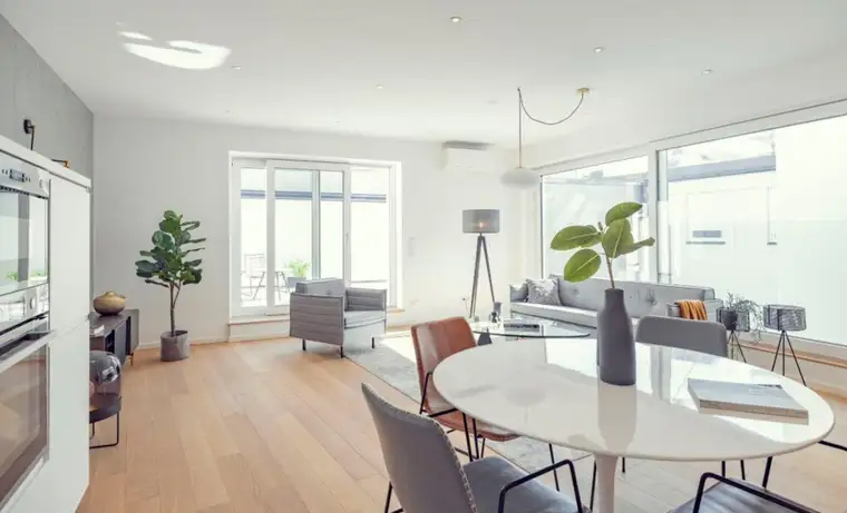 ZENTRALE LAGE - Erstbezug nach Dachausbau - ca. 23m² TERRASSE - BJ 2020 - ca. 113m² gew. NFL - 3 Zimmer - Einbauküche - Garagenplatz