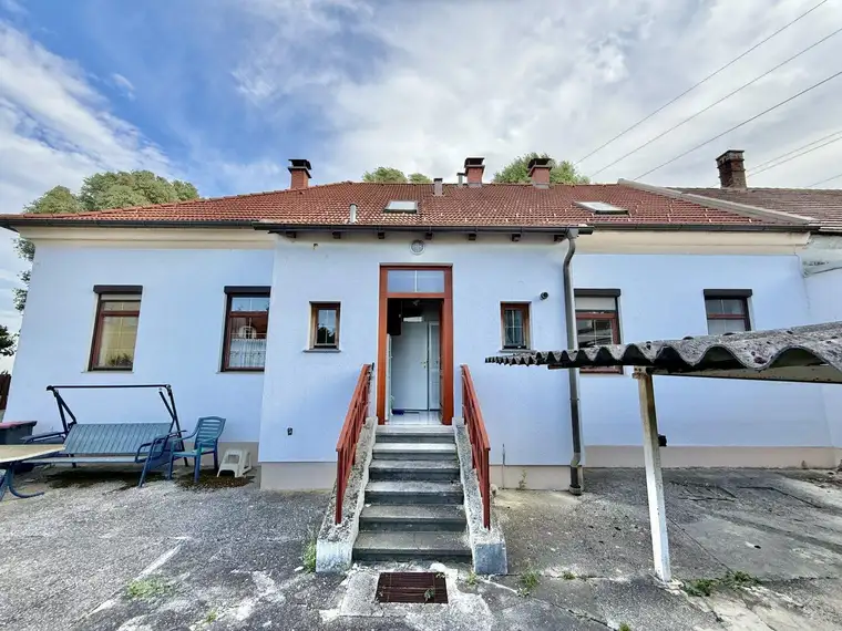 ABSOLUTE RUHELAGE - ca. 210m² GFL - ca. 140m² NFL - 5 Zimmer - Einbauküche - GARTEN