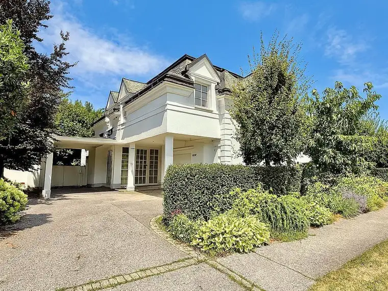 PROVISIONSFREI - Wohnpark Fontana - BJ 1996 - ca. 735m² Grund - Schwimmteich - ca. 275m² NFL - 5 Zimmer - Lift - Klima - Balkon - Carport - Garage - GOLF -TENNIS - BADESEE