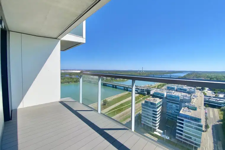 ÜBER DEN WOLKEN - 20. Stock - ca. 90,34 m² gew. NFL - 3 Zimmer - ca. 23,41m² Freifläche - hochwertige Ausstattung - U-Bahn Nähe