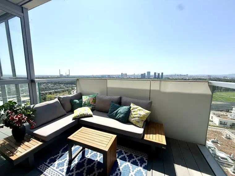 LUXURIÖSE STADTWOHNUNG - Panorama-Blick - Perfekte Infrastruktur - 16. Liftstock - ca. 91m² gew. NFL - 3 Zimmer - ca. 24m² Balkon/Terr. - Premium Ausstattung - U-Bahn