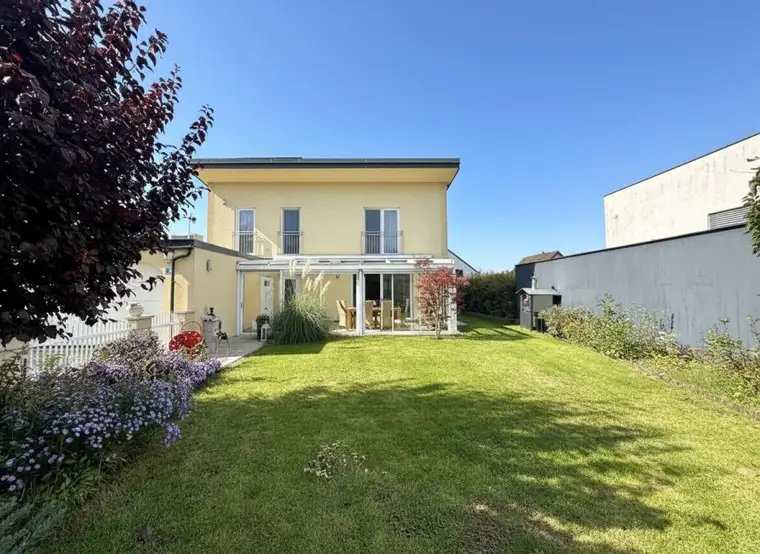 FAMILIENTRAUM - BJ 2010 - 5 Zimmer - ca. 500m² GFL - ca. 150m² WFL - Große Doppel-Garage - Wintergarten - Große Terrasse