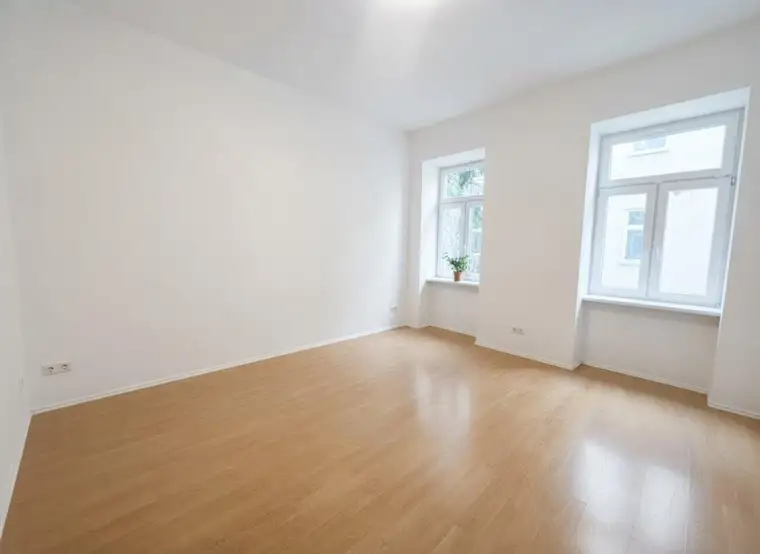 SINGLE-WOHNUNG in HOFRUHELAGE | ca. 30 m² WFL | ALTBAU | 1. Stock | Grünblick