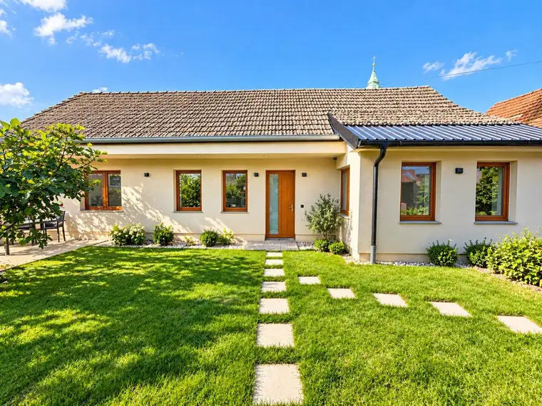 EIN HAUS WAR GESTERN – HIER BEKOMMEN SIE ZWEI | ca. 232 m² NFL | 8 Zimmer | Garten &amp; Terrasse