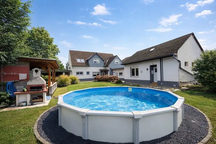 PLATZ FÜR NEUE WOHNIDEEN | ca. 800 m² GRUND | 7 ZIMMER | NEBENGEBÄUDE | POOL