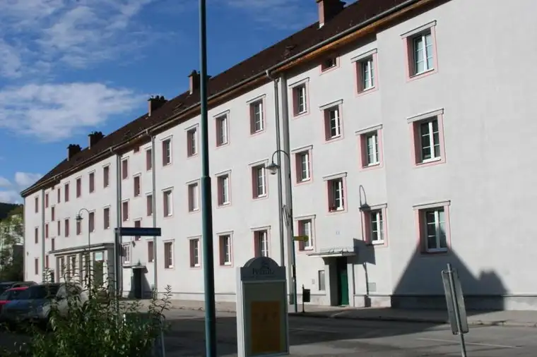 Schöne sanierte 3 - Zimmer Wohnung