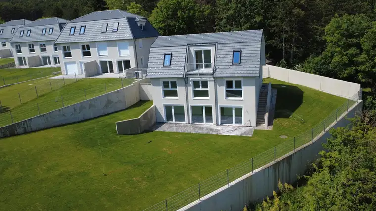 NEUER PREIS! Großzügiges Einzelhaus in Bad Fischau mit wunderschöner Aussicht