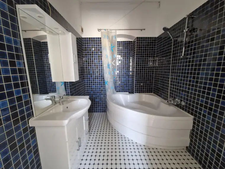 2er WG geeignet- 2 ZIMMER + Wohnküche - NÄHE SPITZ, U6 UND WASSERPARK