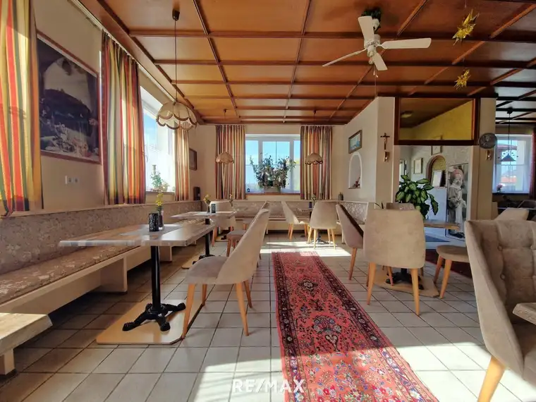 Rendite-Objekt: Alteingesessene Gastro mit sonnigem Gastgarten und 12 Parkplätzen in Elixhausen zu verkaufen!