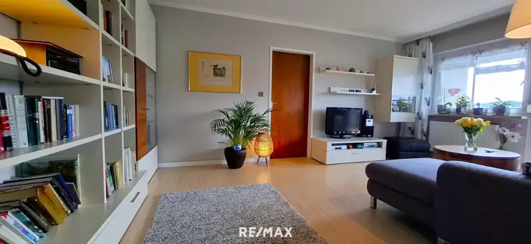 Familienhit - 4.Zi.-Wohnung mit Loggia und Einzelgarage