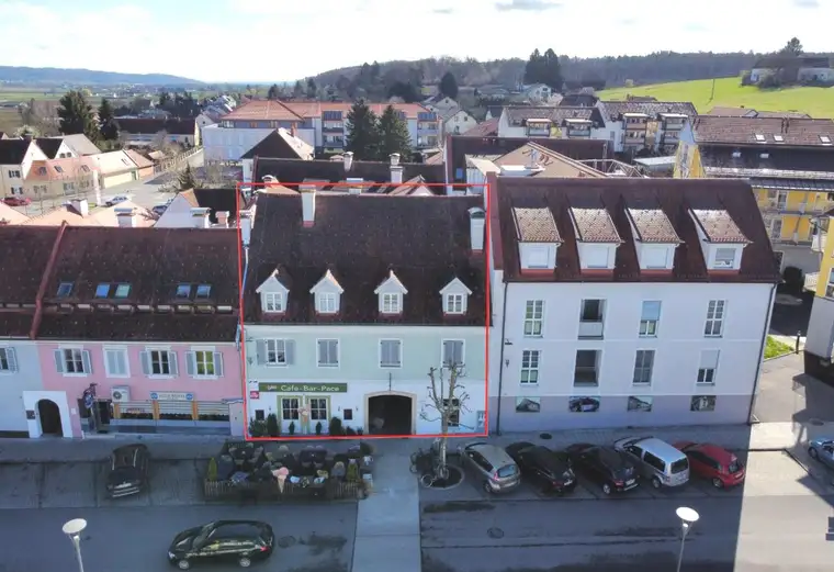 Historisches Zinshaus am Hauptplatz von Fehring ...!