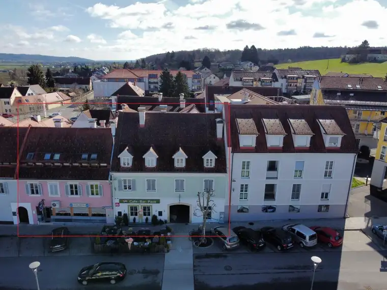 Historisches Zinshaus am Hauptplatz von Fehring ...!