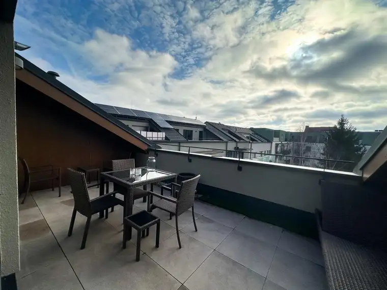 Exklusive Maisonette-Wohnung in Eggenberg mit Dachterrasse, Balkon, Parkplatz und Kellerabteil...!