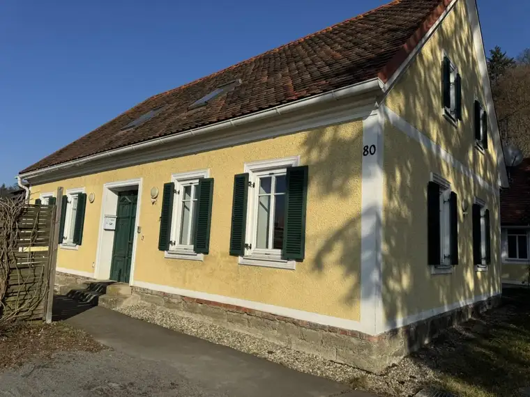 Maisonettenwohnung mit eigenen Garten ...!
