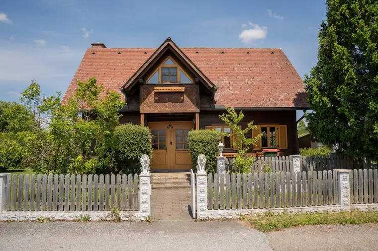 Charmantes Holzhaus in Ruhelage – Ihr Rückzugsort mit Stil und Komfort