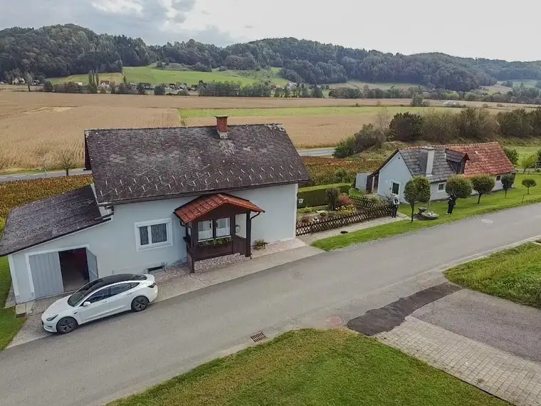 Einfamilienhaus mit Nebengebäude in sonniger Lage in Kirchbach ...!