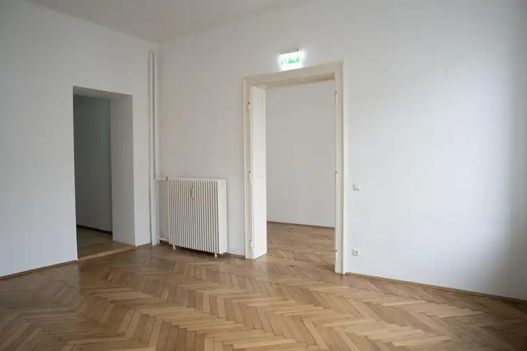 Geschäftsfläche direkt am Hauptplatz in Feldbach ...!
