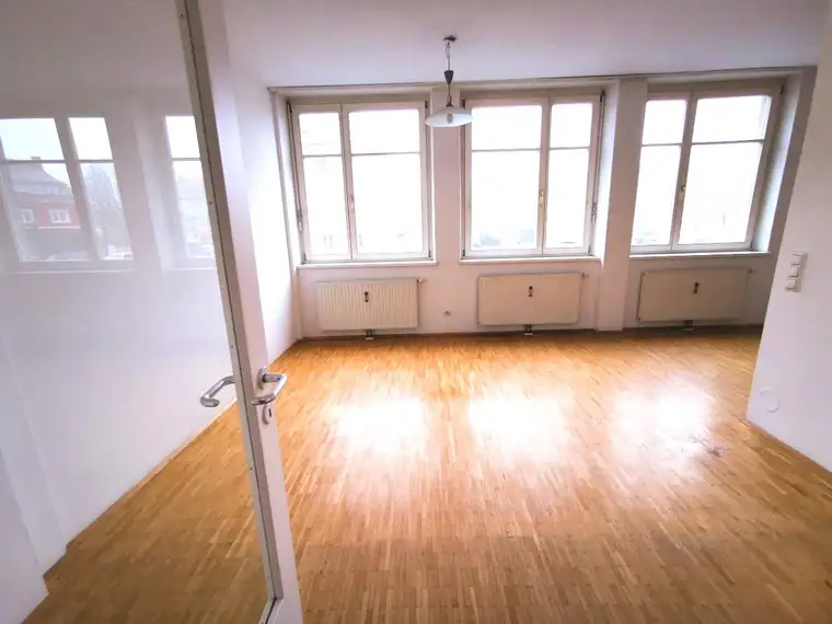 Mietwohnung mit Balkon und Parkplatz in zentraler Lage in Feldbach ...!