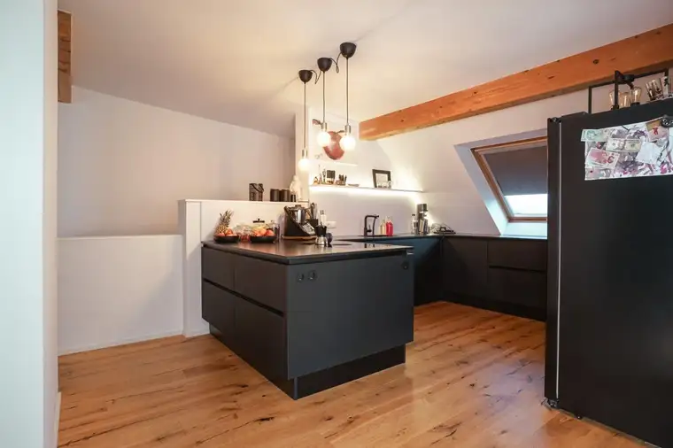 Klimatisierte Dachgeschoss-Wohnung