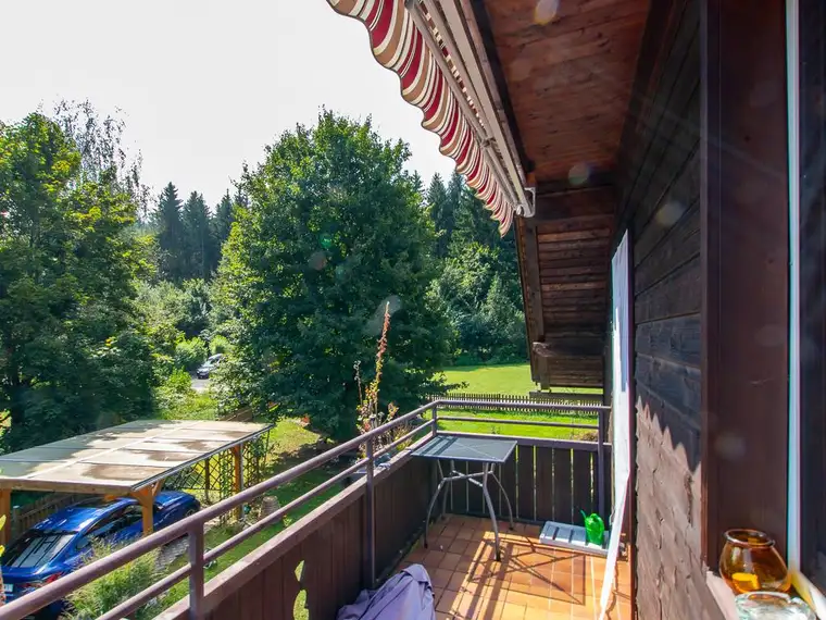 Feistritz im Rosental: Sonnige Wohnung mit Balkon und Gartenanteil. Voll möbliert