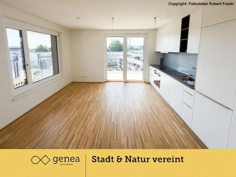 Helle Wohnung im obersten mit TG Platz - Hochwertiger Küche und möbliertem Badezimmer